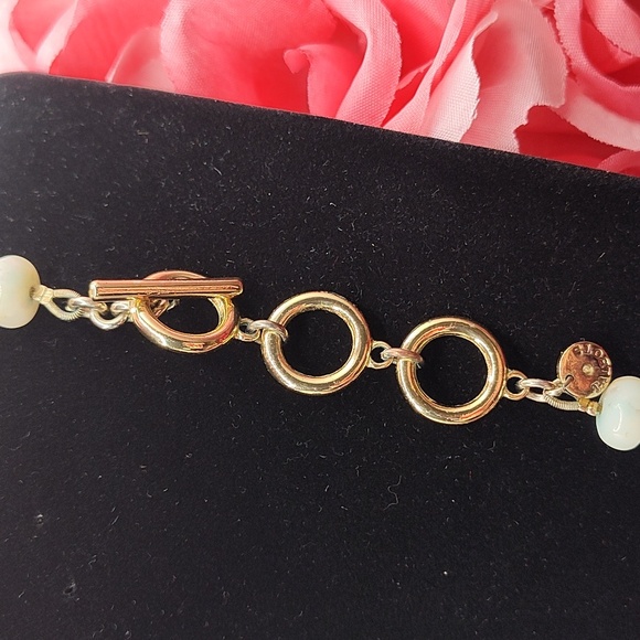 Vintage Talbots Stone/Glass Bead Gold Tone Paddle Charms Toggle Closure Necklace - Picture 7 of 7